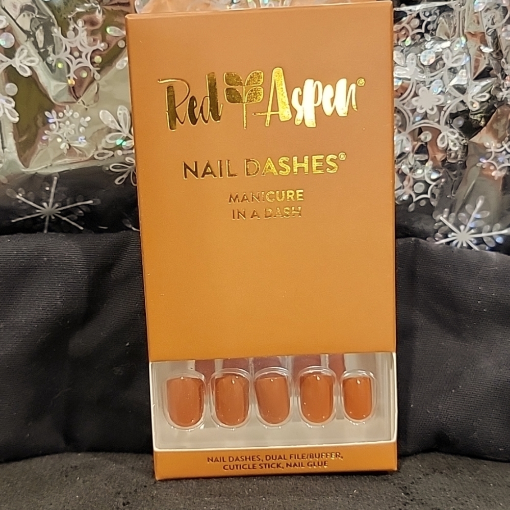 Red Aspen Nail Dashes 💅